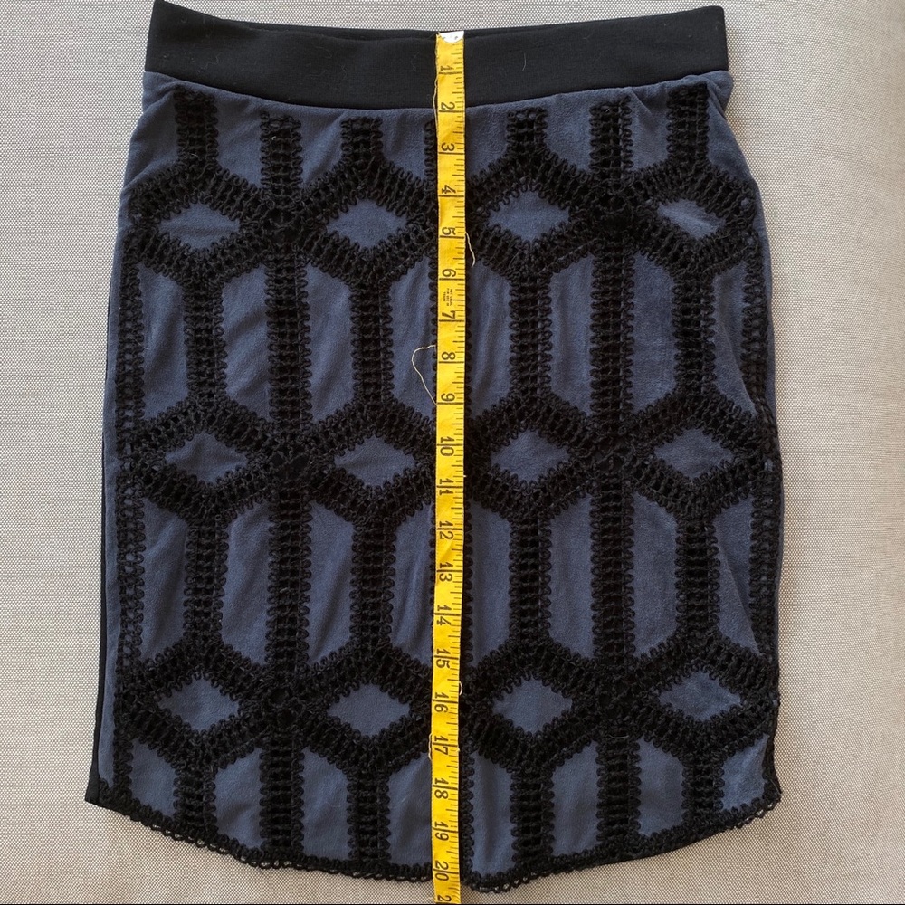 💙 H&M navy and black knit and suede skirt - Picture 3 of 4